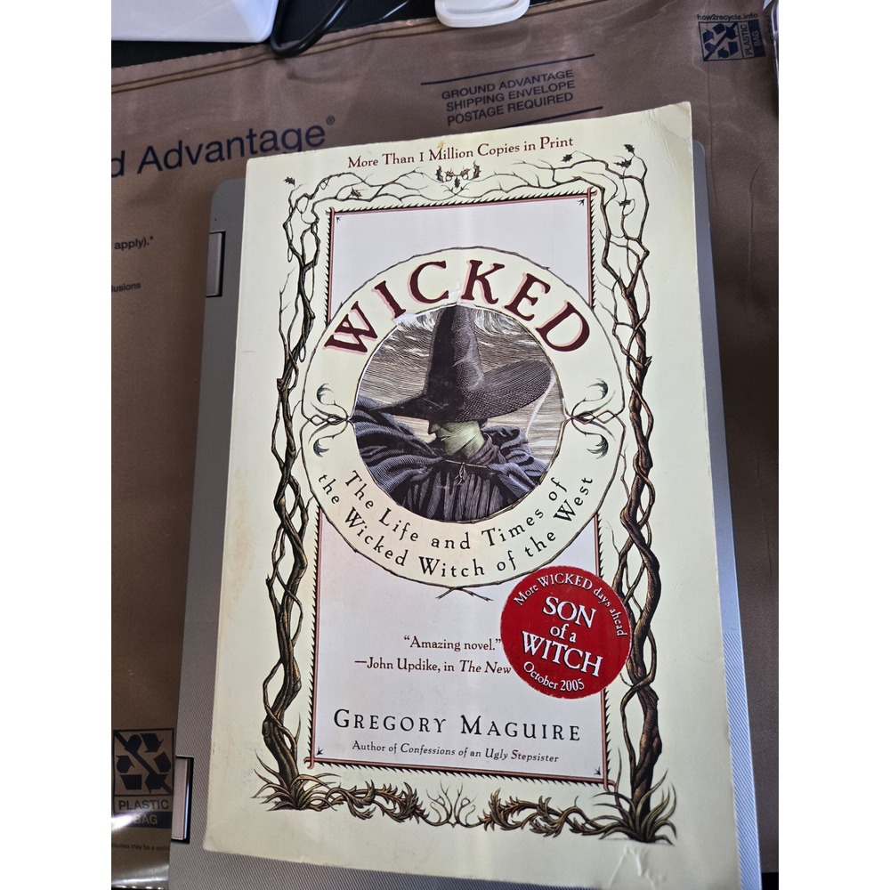Wicked The Life and Times of the Wicked Witch of the West Gregory Maguire Book